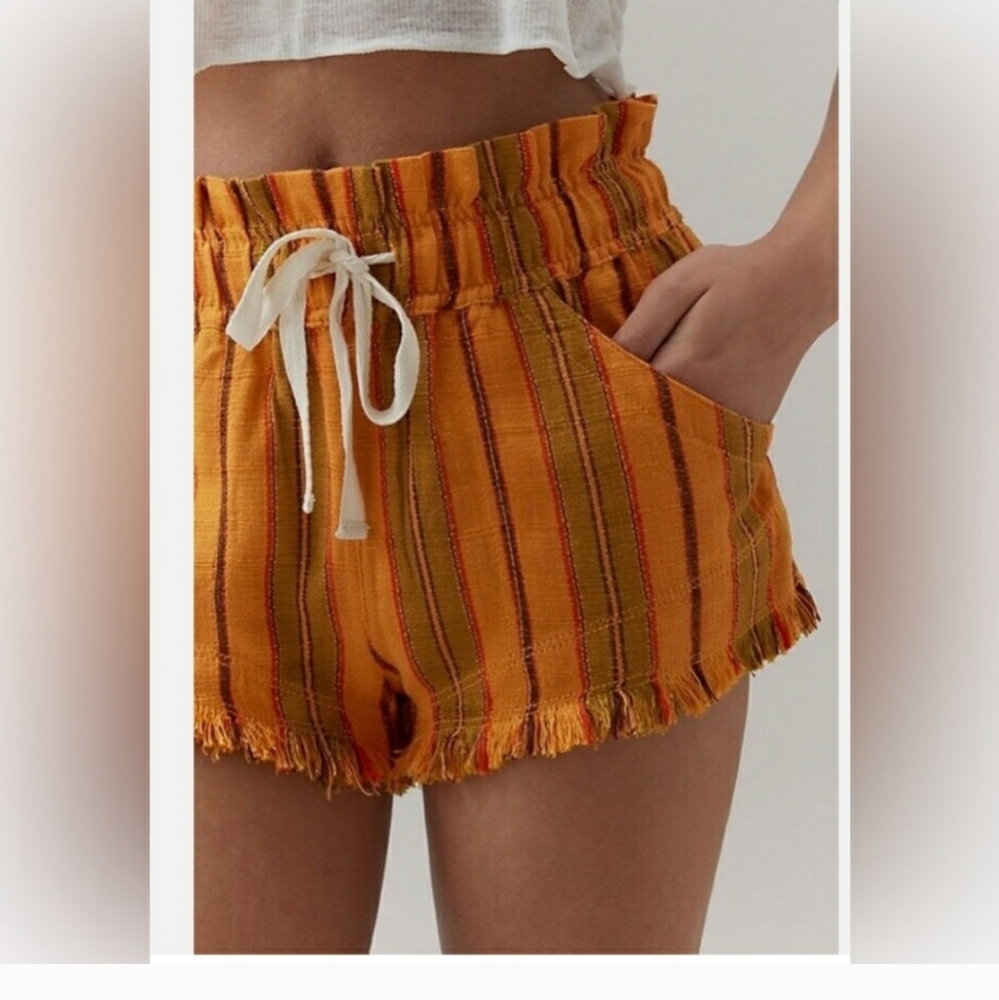 BDG Frankie Paperbag Micro Short. NWOT.